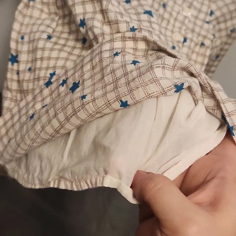 (3 ITEMS FOR $15)GAP Kids Beige Plaid Shirt with Blue Stars Size 12-18 Months